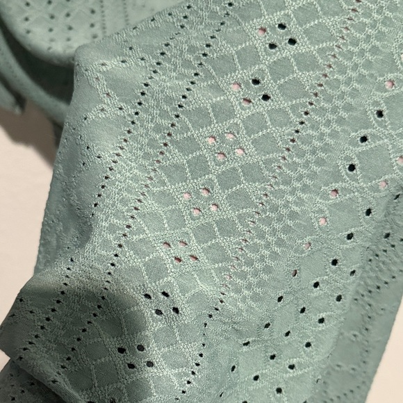 NWOT- size XL no brand Green Eyelet Women's Top - Picture 5 of 7